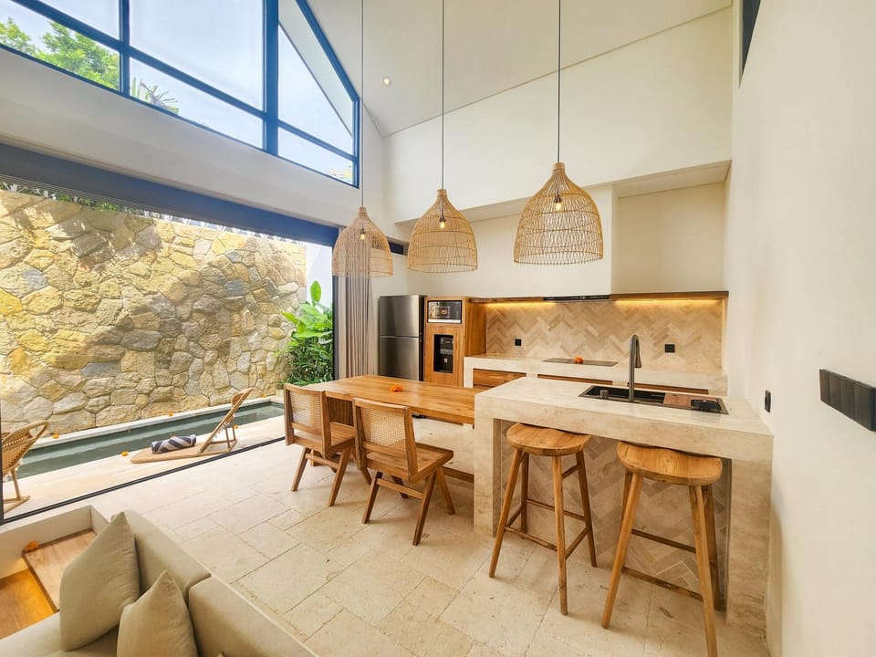Kitchen or kitchenette, Seating area, Dining area