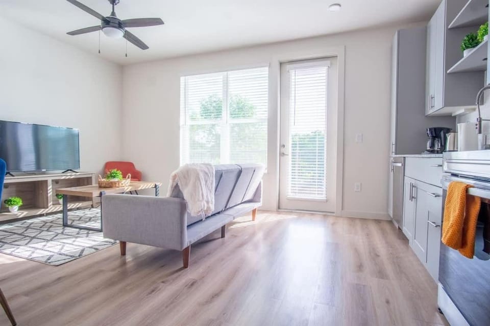 Boulevard Stays Comfortable 1BR Suite w Pool Parking Gym 03 Apartment in Dallas