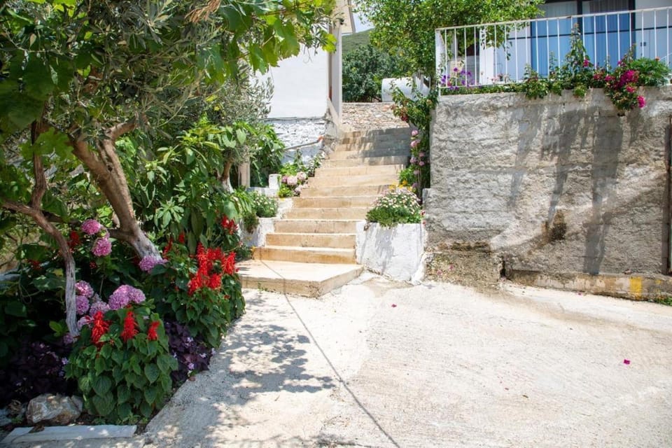 Uzeiri Guest Hotel Hotel in Vlorë County, Albania