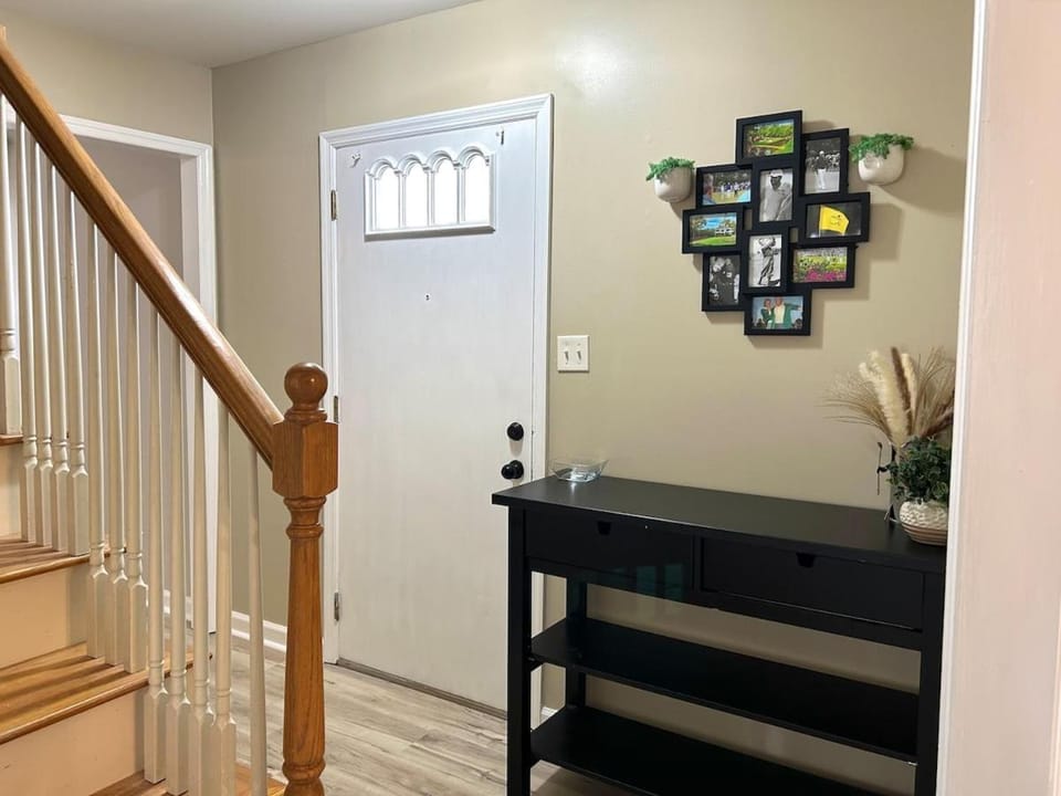 Cozy 3-BR Home-Peaceful Vibes-Centrally Located House in Evans