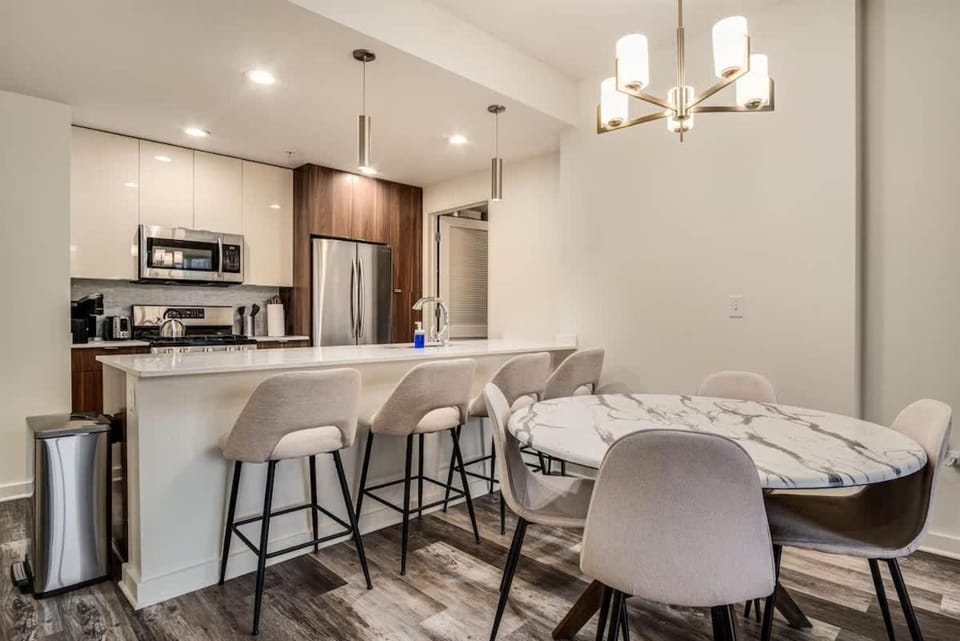 Boulevard Stays Walk Everywhere 5 mins to Magnificent Mile River North 04 Apartment in River North