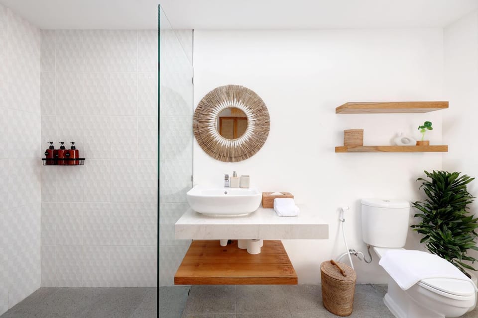 Shower, Toilet
