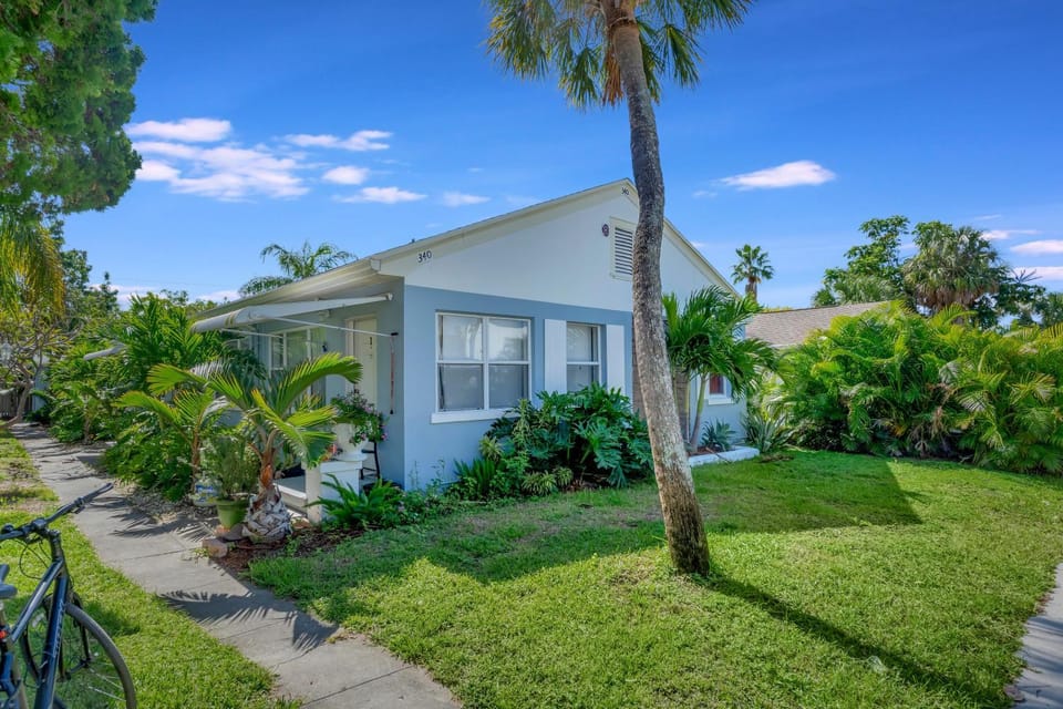 Treasure home in St-Pete Beach Apartment in Saint Pete Beach