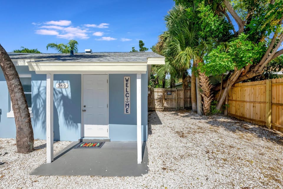 Treasure home in St-Pete Beach Apartment in Saint Pete Beach
