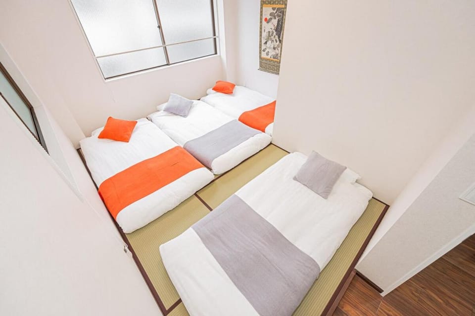 Ueno home 10-minute walk from Ueno Station, 4-minute walk from Inaricho Station, 10-minute walk to Asakusa, 2nd and 3rd floors Apartment in Japan