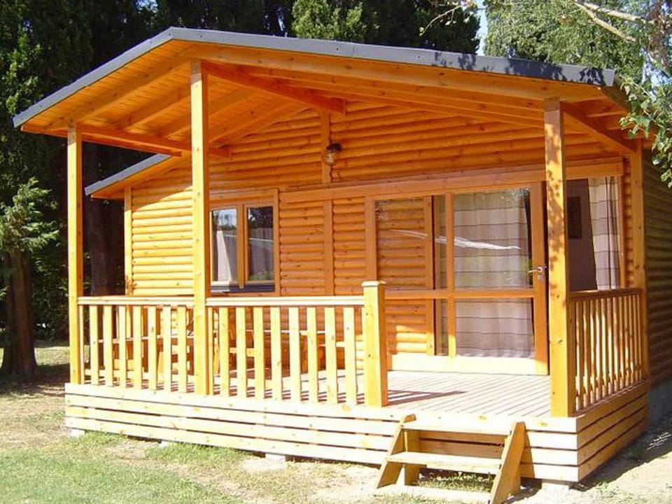 Chalet 35m² avec Terrasse à Lons-le-Saunier - API-1-52-250 Campground/ 
RV Resort in Jura