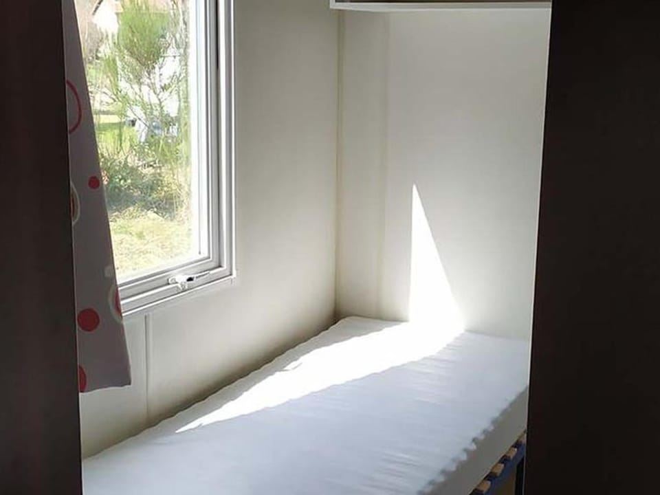 Mobil-home confortable avec terrasse pour 4 personnes à Vorey - API-1-52-291 Campground/ 
RV Resort in Auvergne-Rhône-Alpes