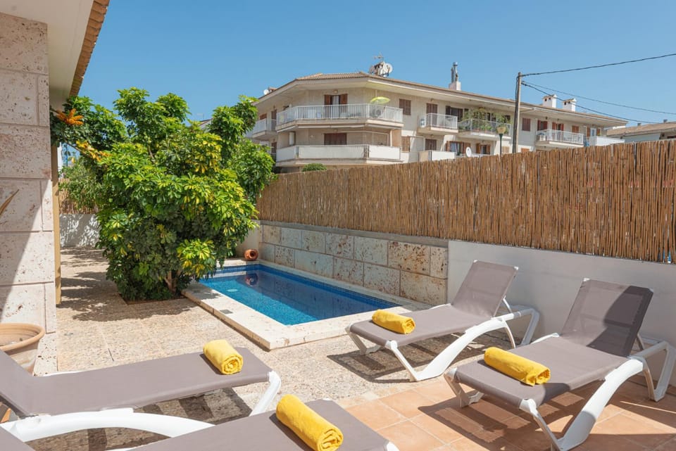 Balcony/Terrace, Swimming pool, sunbed