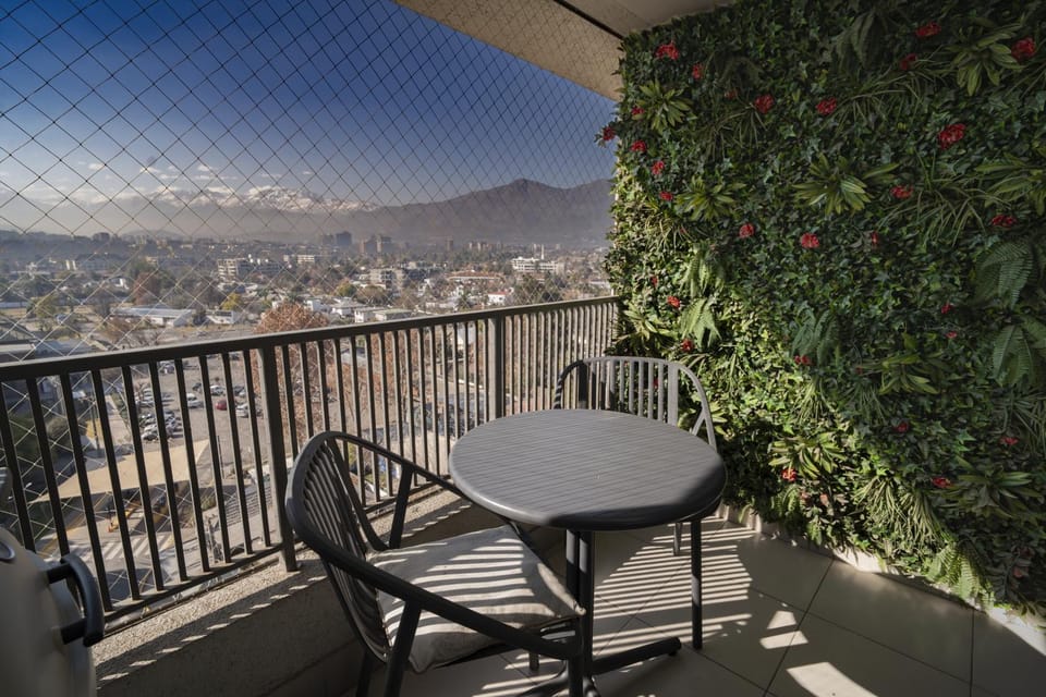 Day, Natural landscape, View (from property/room), Balcony/Terrace, Dining area, City view, Mountain view