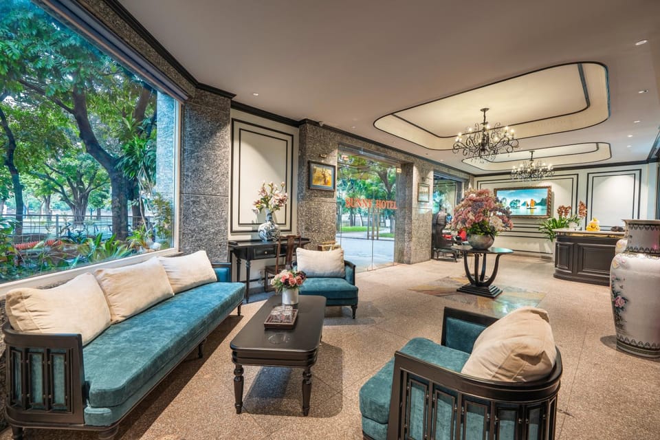 Communal lounge/ TV room, Lobby or reception