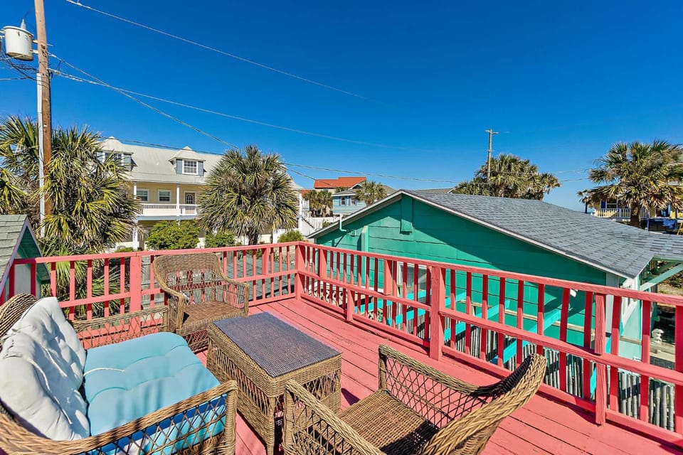 Beachcomber Oasis l 1930s Cottage l 1 min to Beach House in Vilano Beach
