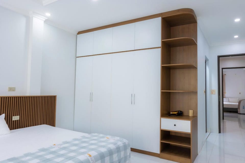 Bed, Photo of the whole room, Bedroom, hair dresser, wardrobe