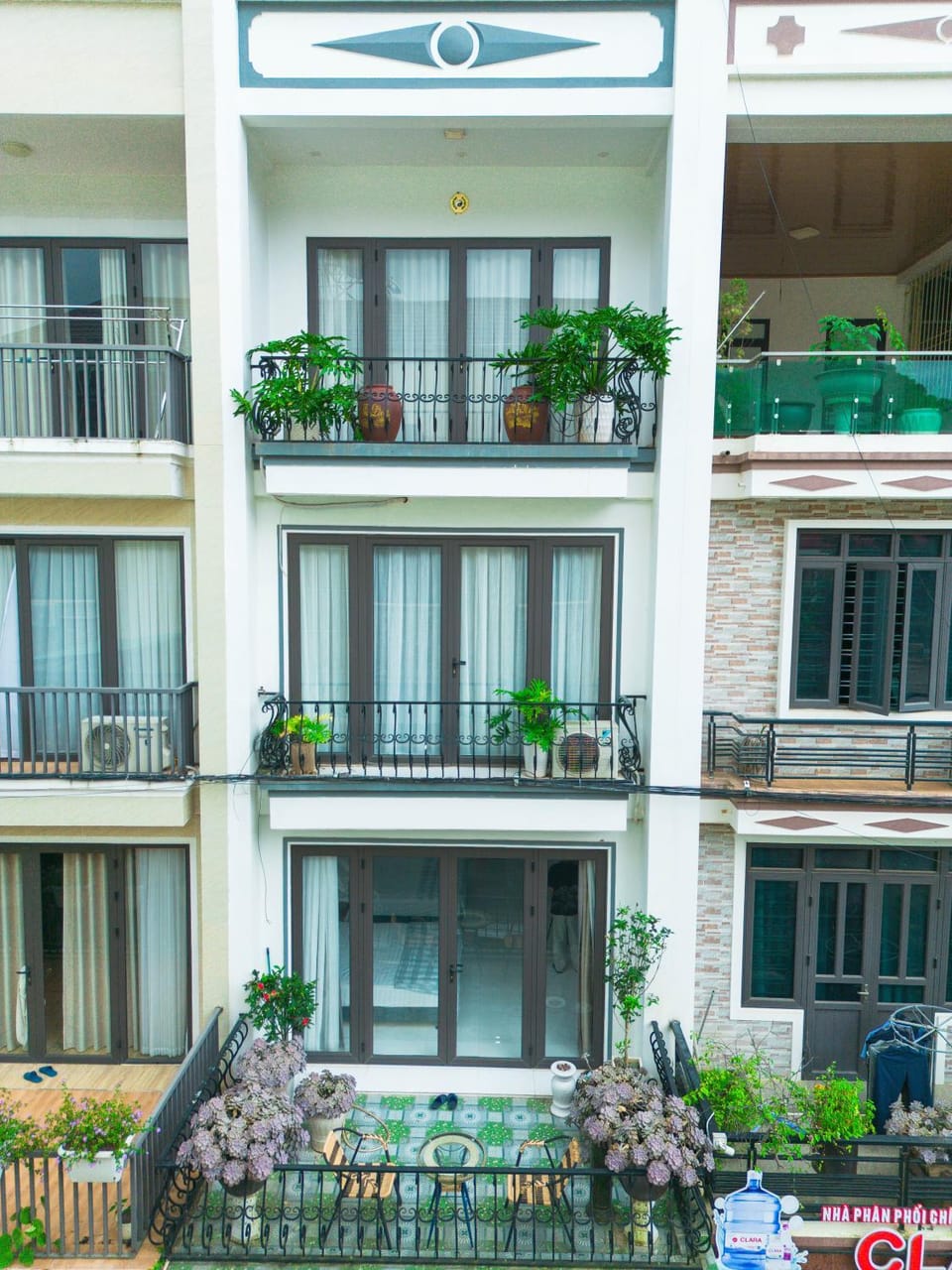 Property building, Day, View (from property/room), Balcony/Terrace