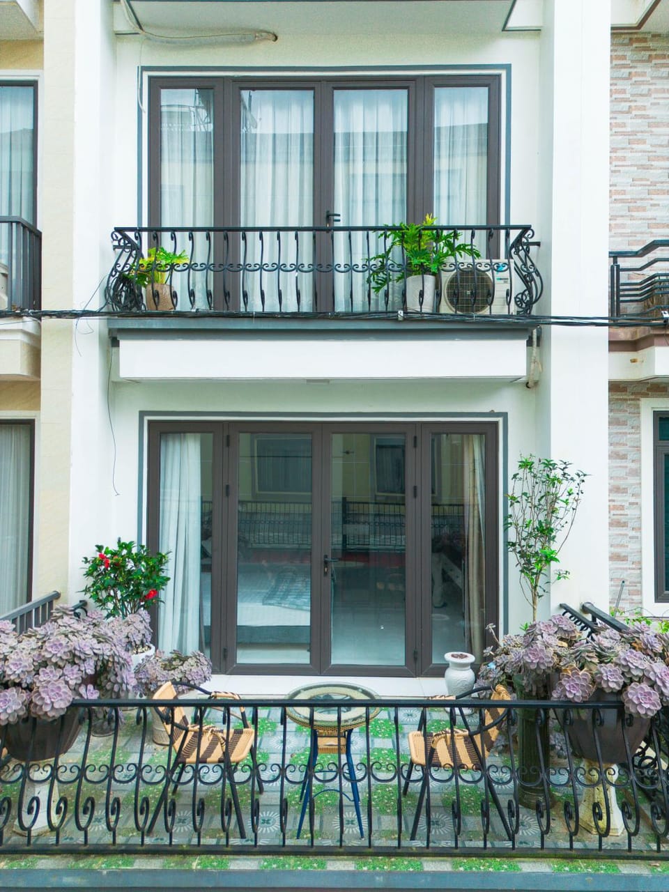 Property building, Day, View (from property/room), Balcony/Terrace