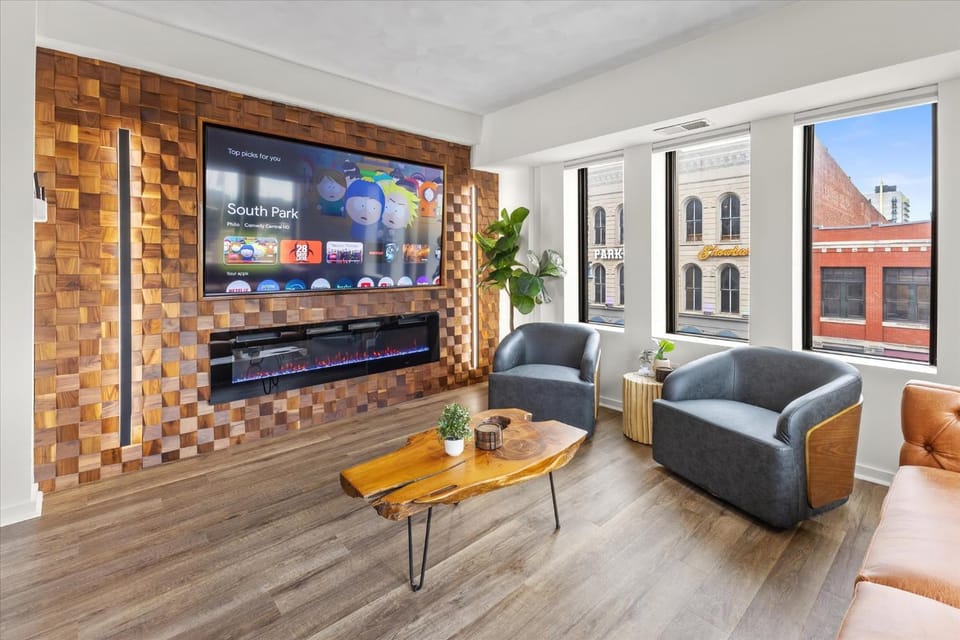 Modern Flat off Meridian - Walk Anywhere Downtown Apartment in Indianapolis