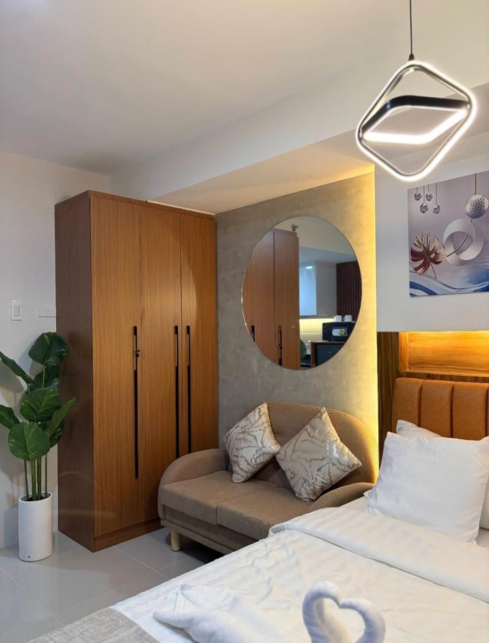 SUITE SOLARA - JTOWER RESIDENCES behind SM JMALL Apartment in Central Visayas