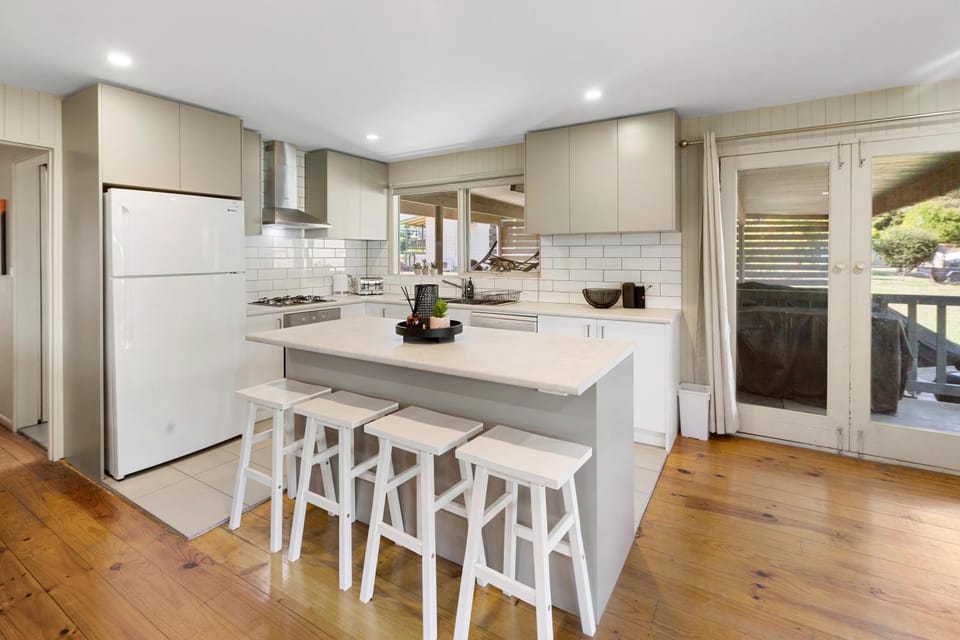 Kitchen or kitchenette, dishwasher, oven, stove