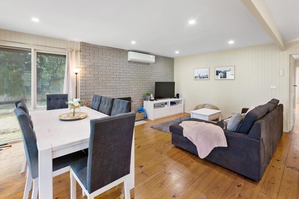 TV and multimedia, Living room, Dining area