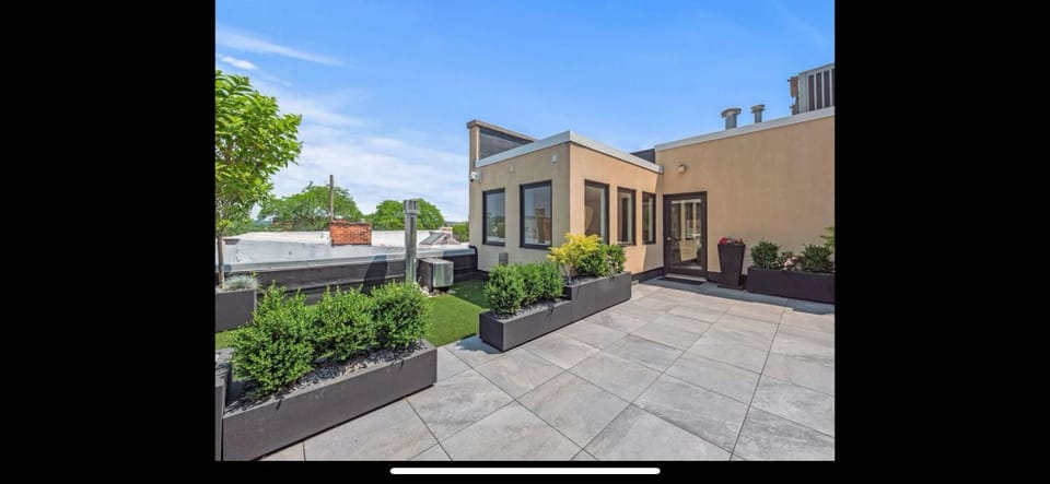 Executive Luxury 3BR Rooftop Downtown Apartment in Ann Arbor