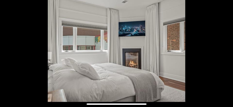 Executive Luxury 3BR Rooftop Downtown Apartment in Ann Arbor