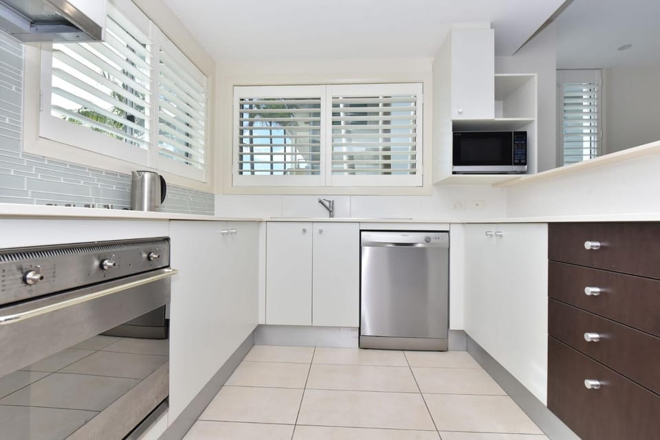 Pacific Blue Unit 175 Dual Swim Up Apartment in Corlette