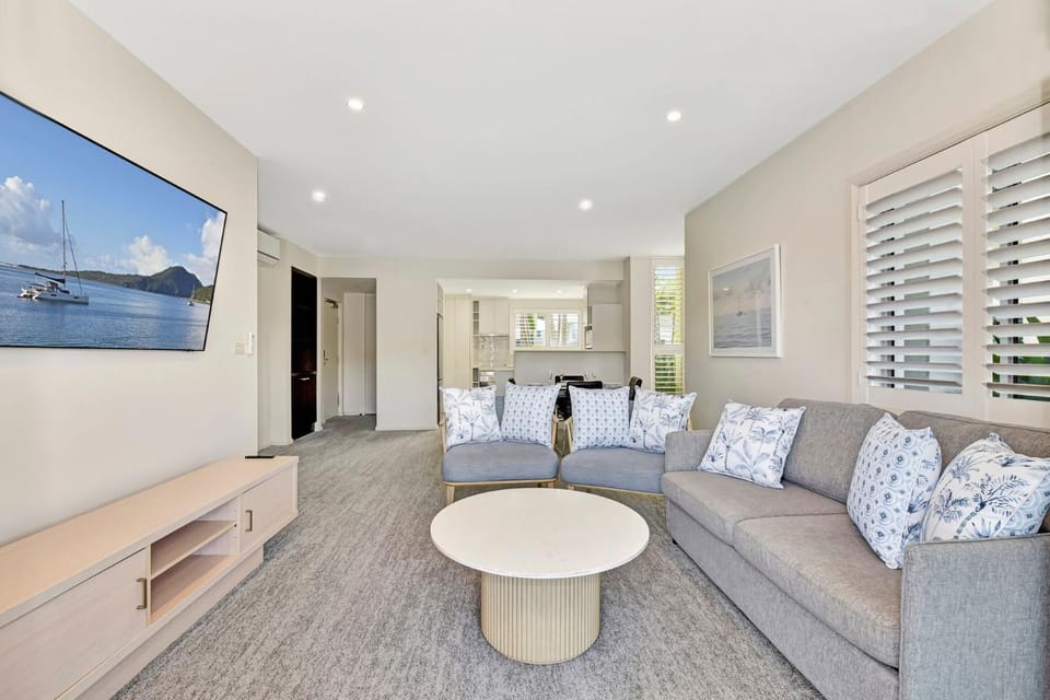 Pacific Blue Unit 175 Dual Swim Up A Apartment in Corlette