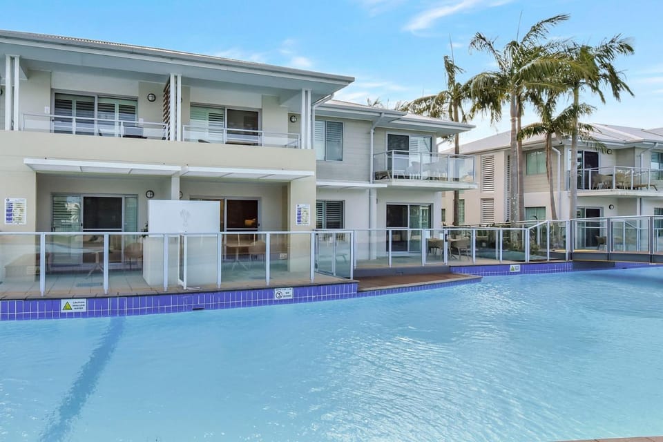 Pacific Blue Unit 175 Dual Swim Up A Apartment in Corlette