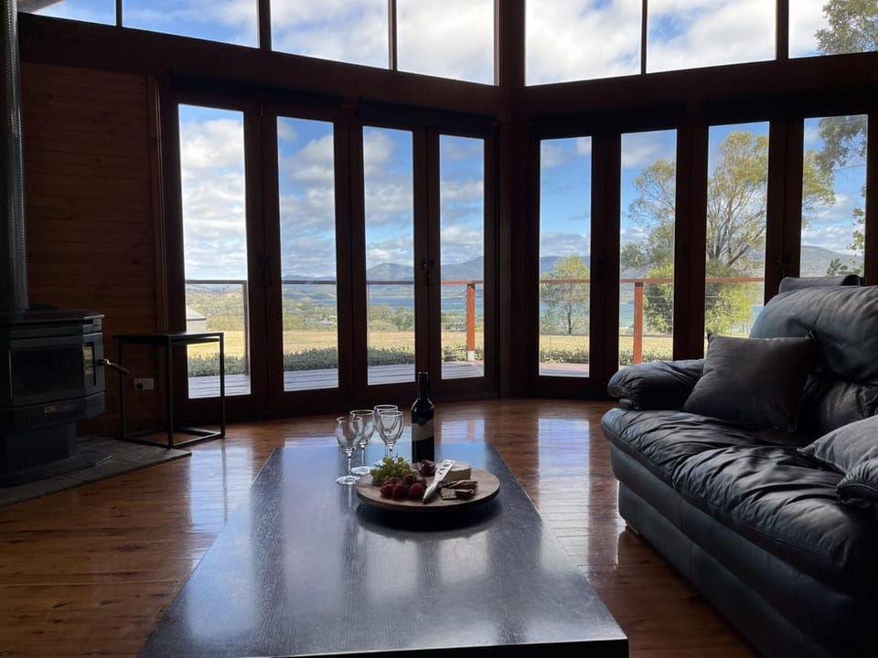 Mountain Bay Log Home House in Goughs Bay