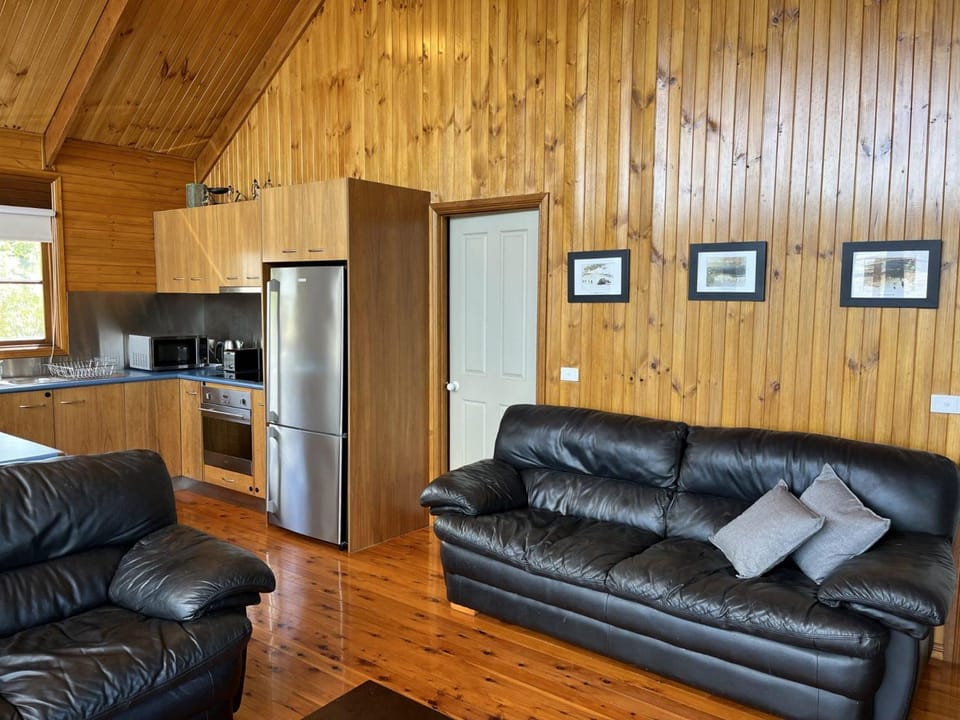 Mountain Bay Log Home House in Goughs Bay