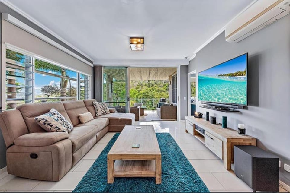 Natural landscape, TV and multimedia, Living room, Sea view