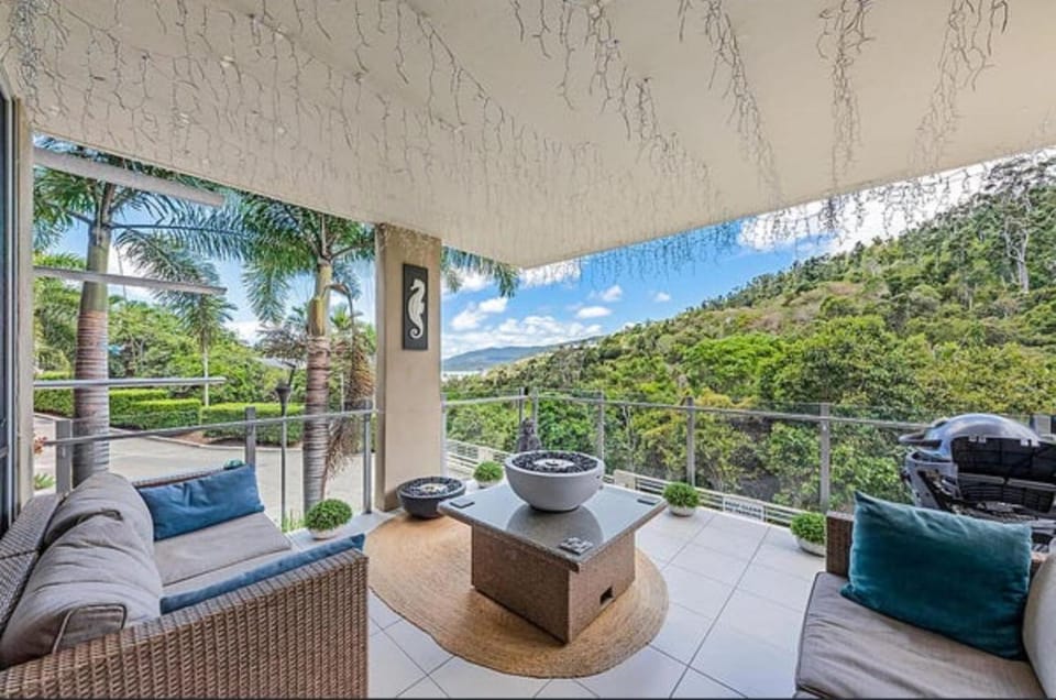 Balcony/Terrace, Seating area, Mountain view, Sea view