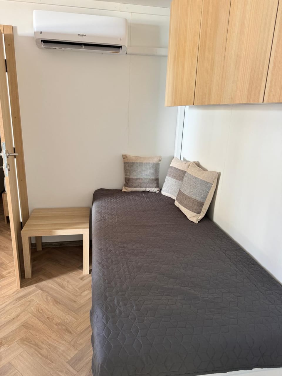 Bed, air conditioner