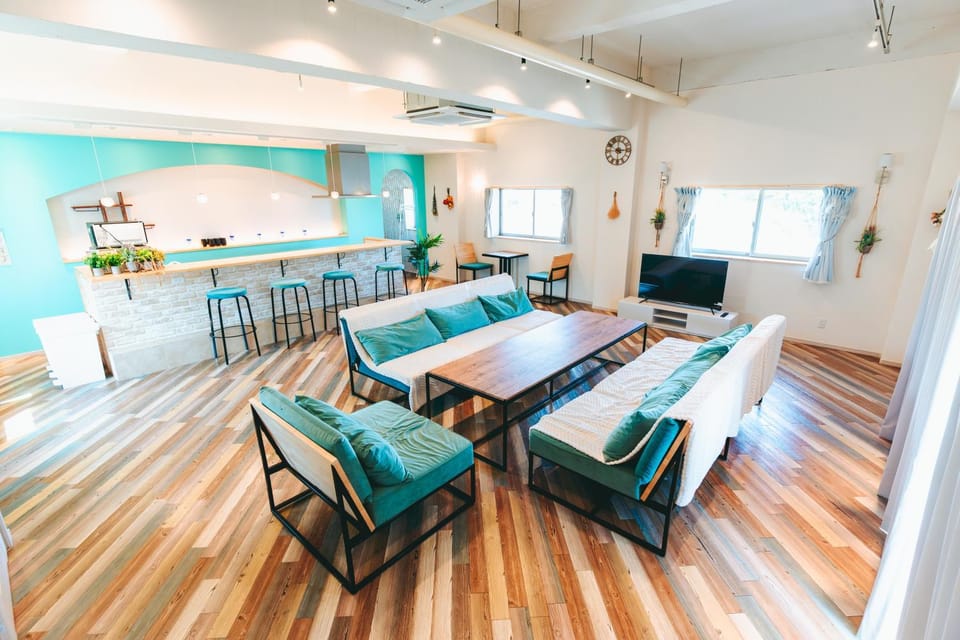 TV and multimedia, Kitchen or kitchenette, Living room, Dining area, air conditioner
