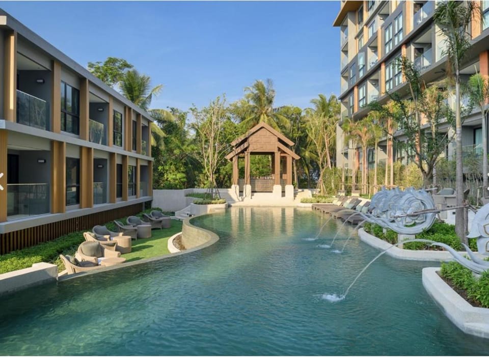 Property building, Swimming pool, Swimming pool