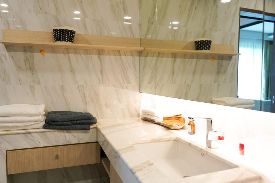 Bathroom, towels