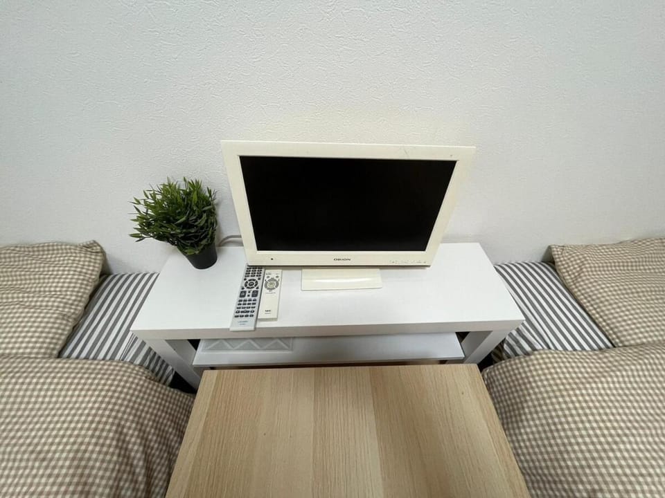 Bed, TV and multimedia, Bedroom