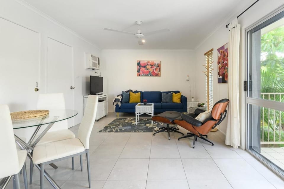 TV and multimedia, Living room, Dining area