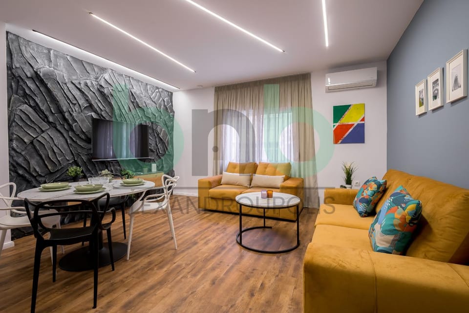 TV and multimedia, Living room, Seating area, Dining area, air conditioner