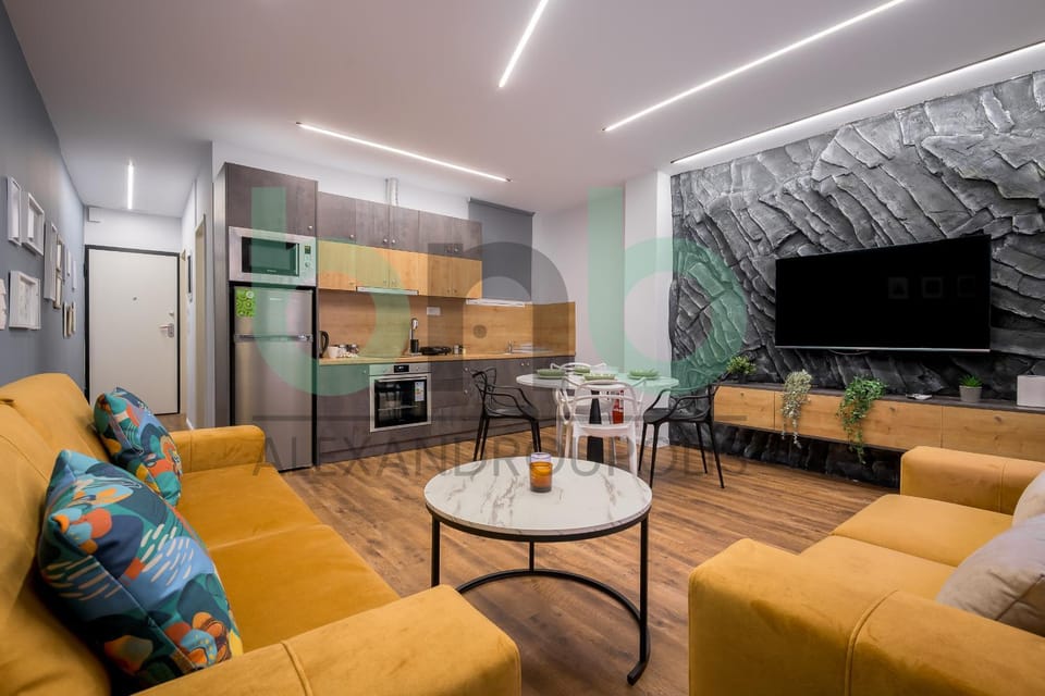 TV and multimedia, Kitchen or kitchenette, Living room, Photo of the whole room, Seating area, Dining area, internet