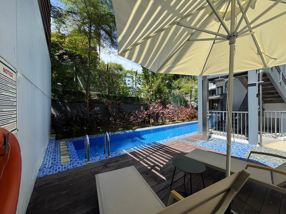 Swimming pool, sunbed