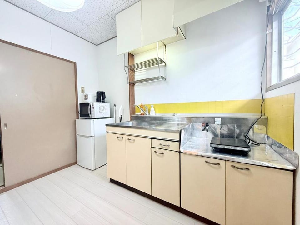 Kitchen or kitchenette, microwave, stove