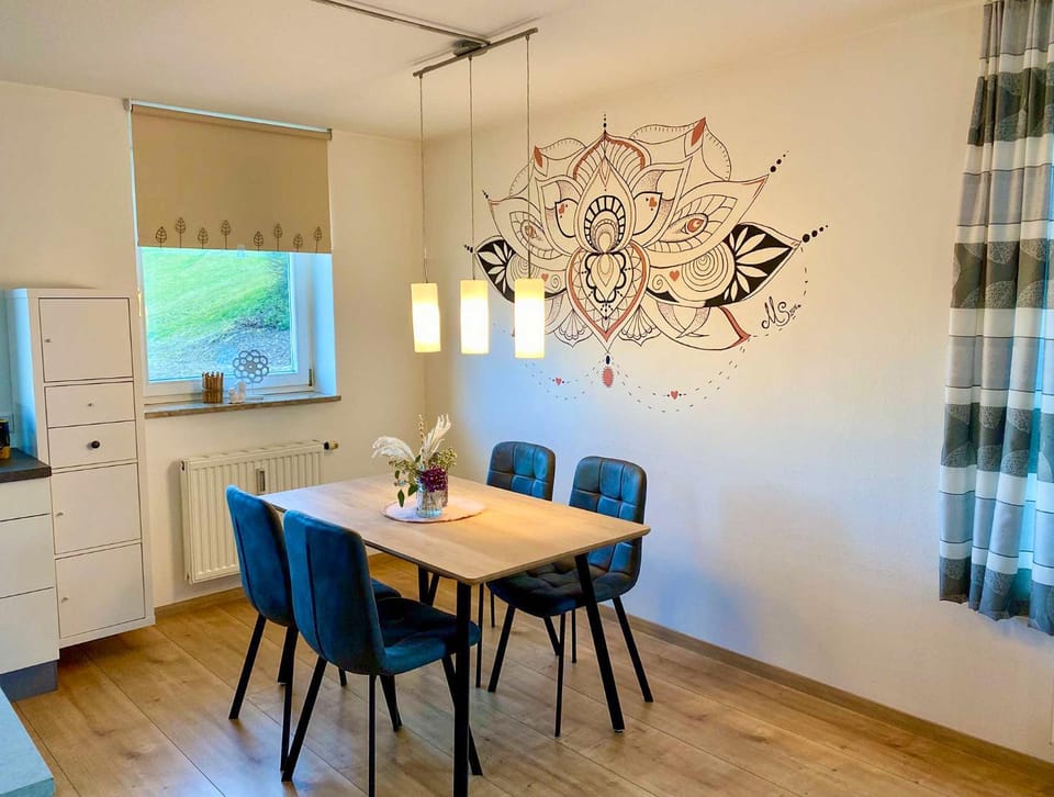 Kitchen or kitchenette, Seating area, Dining area