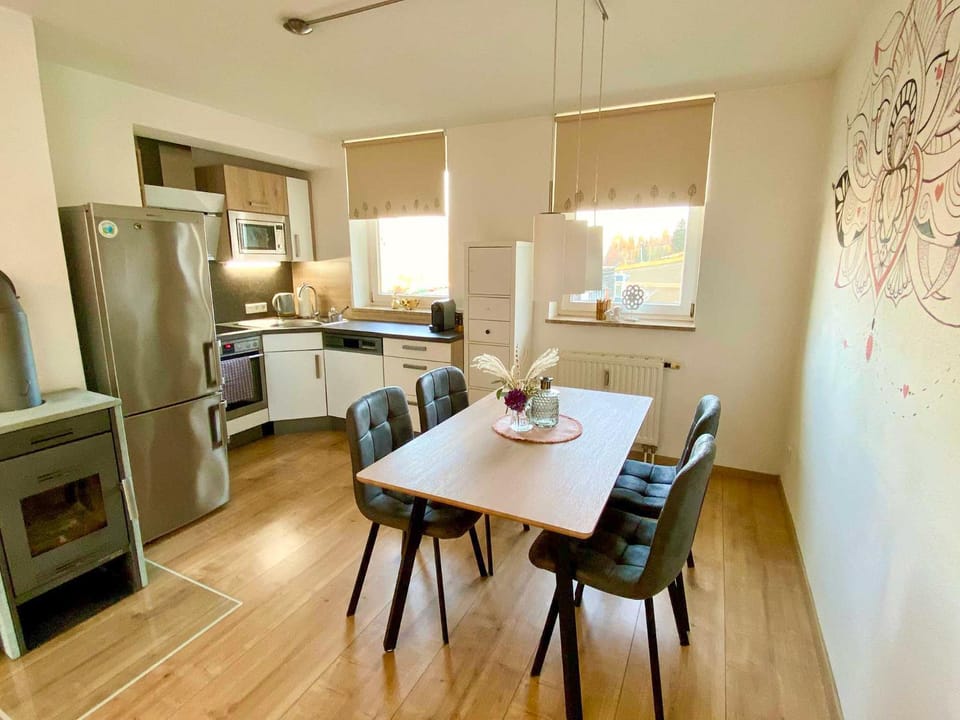 Kitchen or kitchenette, Seating area, Dining area, stove