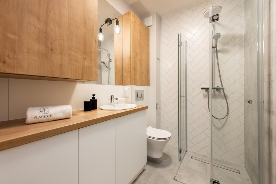 Shower, Toilet, Bathroom, towels