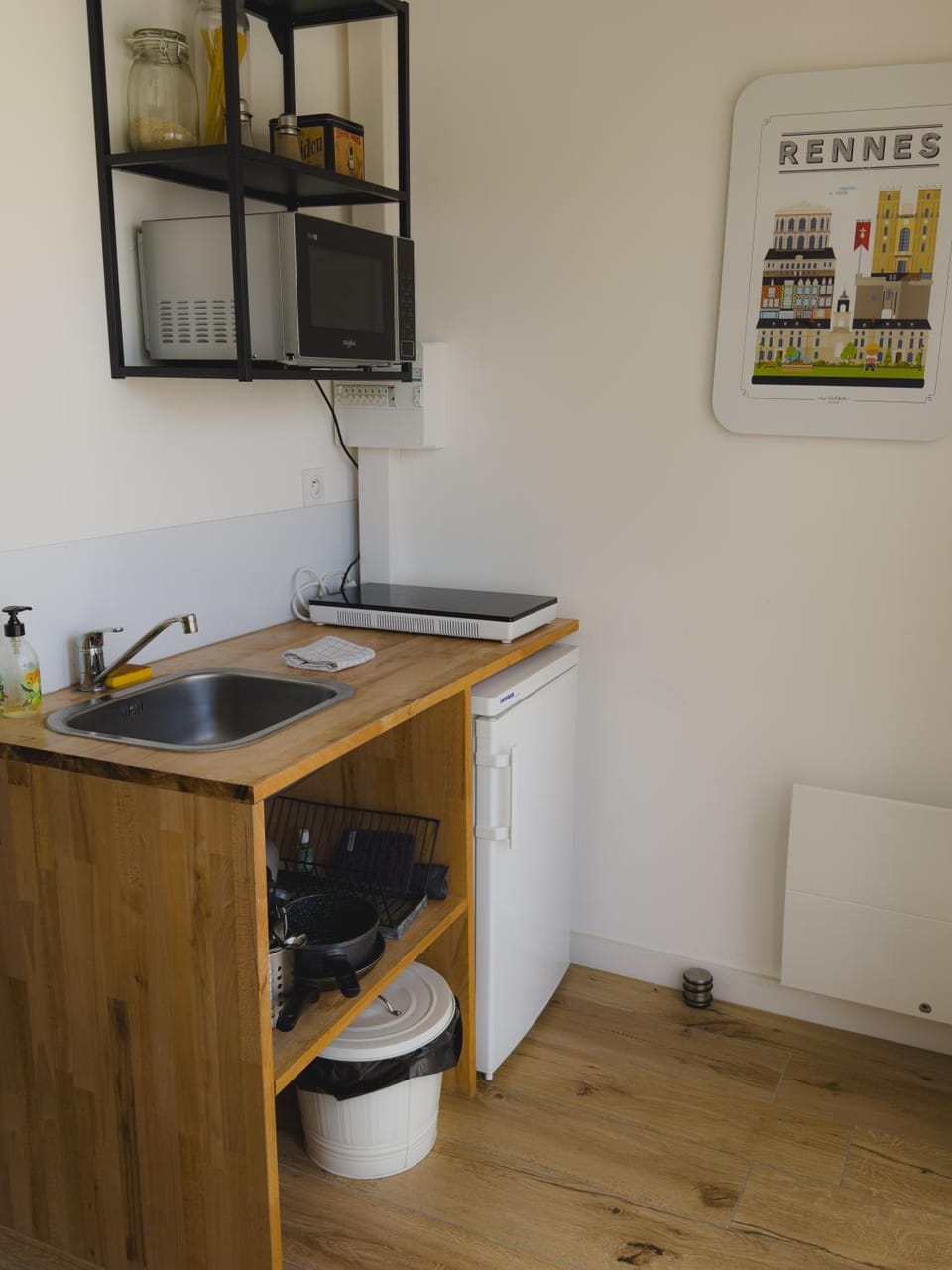 Studio Bruz Gare Apartment in Bruz