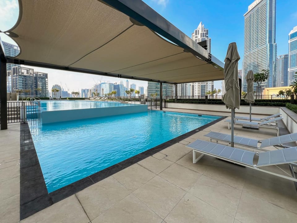Property building, Pool view, Swimming pool, Swimming pool, sunbed