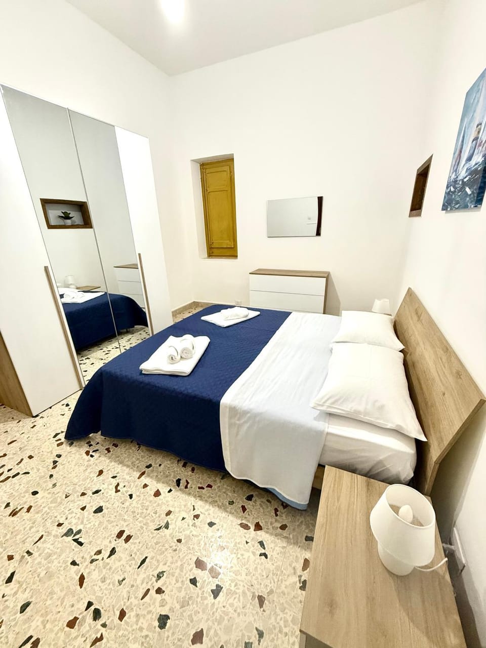 Bed, Photo of the whole room, Bedroom, towels