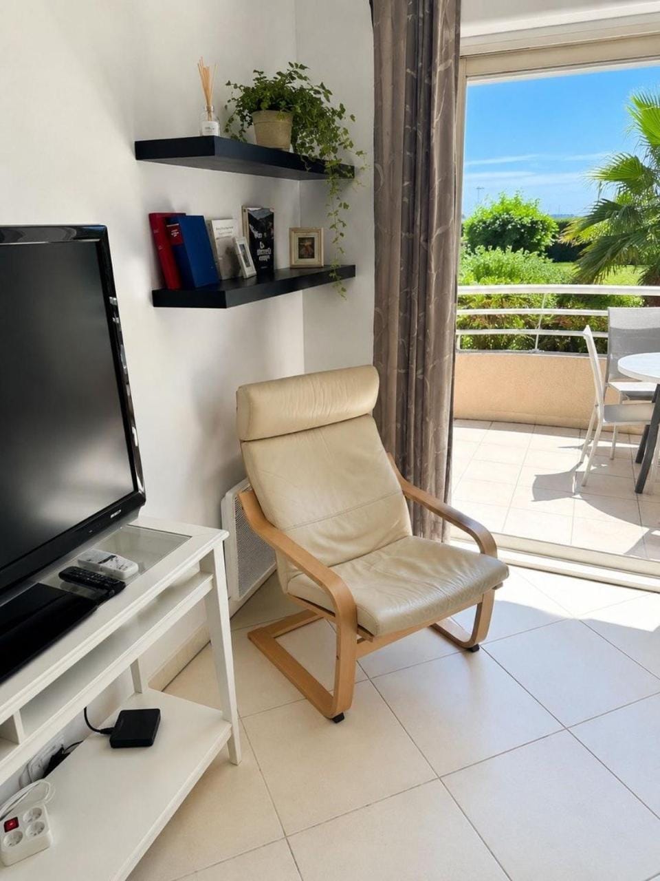 View (from property/room), Balcony/Terrace, Living room, Seating area