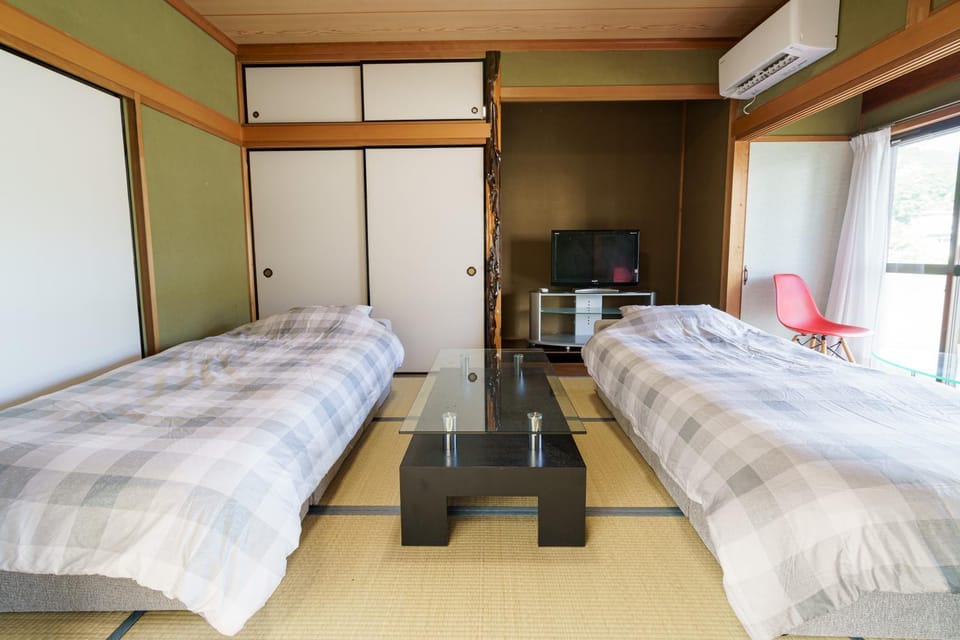 Bed, Living room