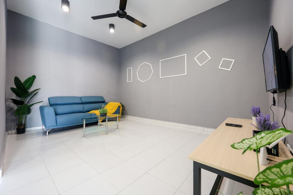 Communal lounge/ TV room, TV and multimedia, Living room, Seating area, Evening entertainment